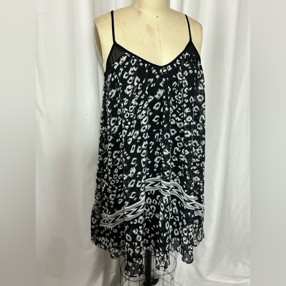EXPRESS Black White Leopard Print Bohemian Trapeze Dress Small - Picture 5 of 5